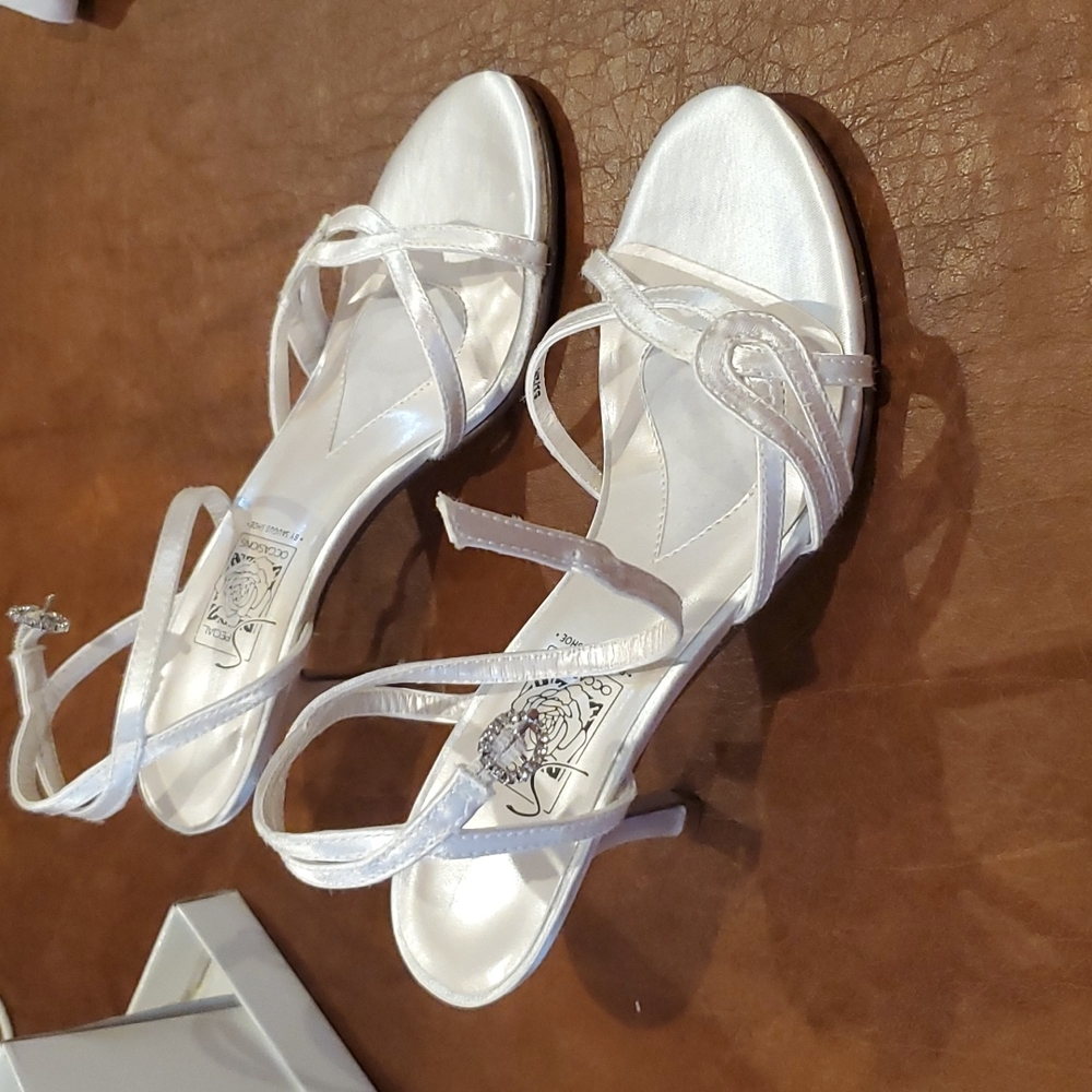 Women Special Occasions dyeable 1 inch high heel dress shoes
